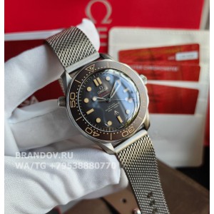 Часы Omega Seamaster Diver 007 Edition 42mm new с чехлом 210.90.42.20.01.001 — циферблат крупным планом