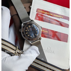 Часы Omega Seamaster Diver 007 Edition 42mm new с чехлом 210.90.42.20.01.001 — задняя крышка корпуса