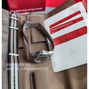 Часы Omega Seamaster Diver 007 Edition 42mm new с чехлом 210.90.42.20.01.001 — на руке