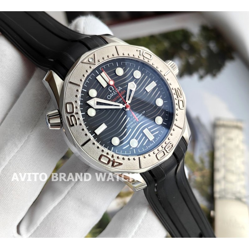 Дубликат часов Omega Seamaster Diver 300 M 42 mm — общий вид
