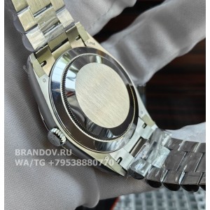 Часы Rolex Day-Date 40 мм blue dial 228239-0007 — на руке
