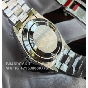 Часы Rolex Day-Date 40 мм black dial 228239 — на руке