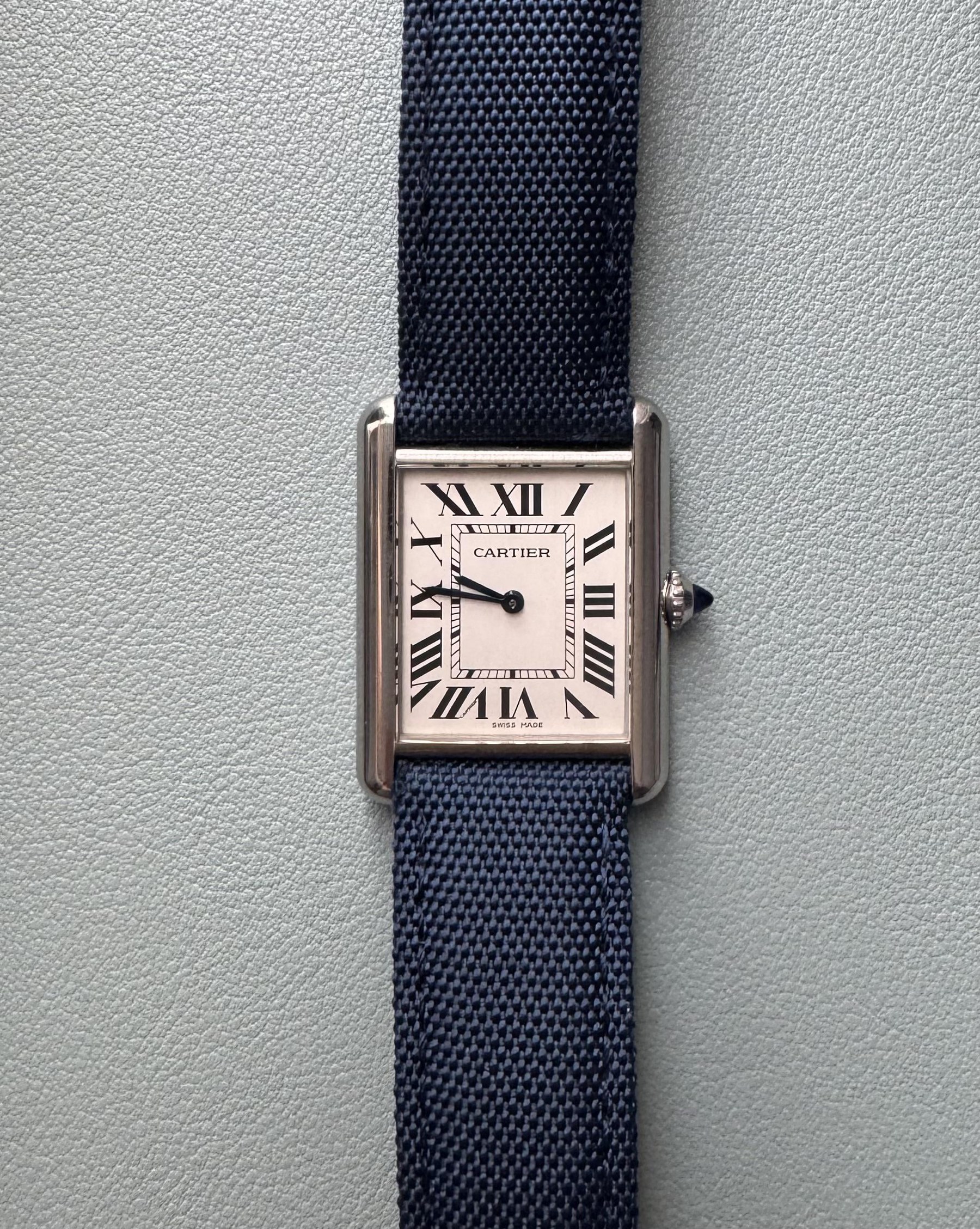 Циферблат Cartier Tank Must и римские цифры