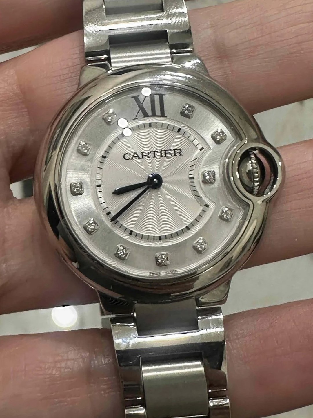 Белый циферблат Ballon Bleu с синими стрелками