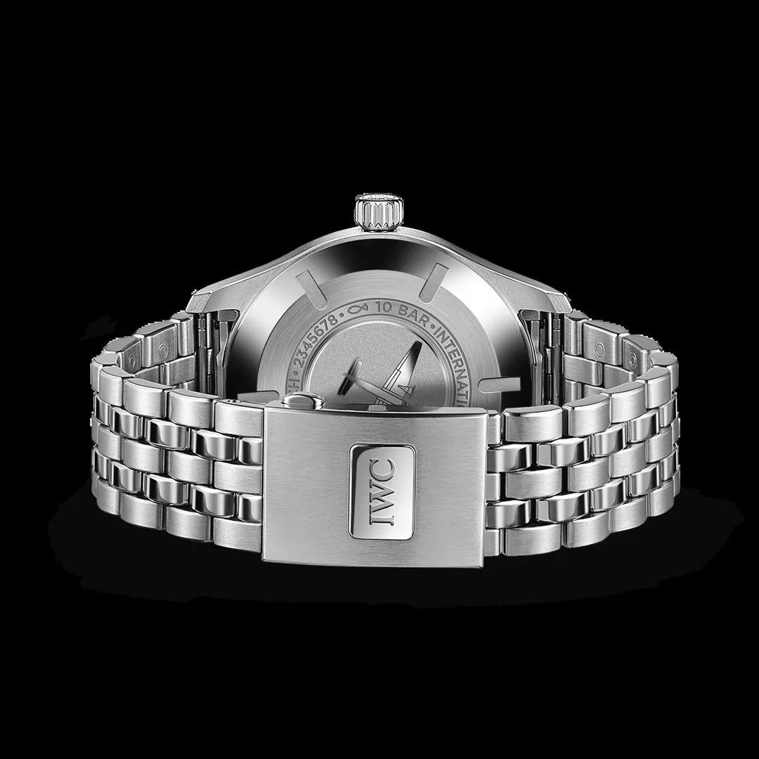 Синий циферблат IWC Mark XX крупным планом