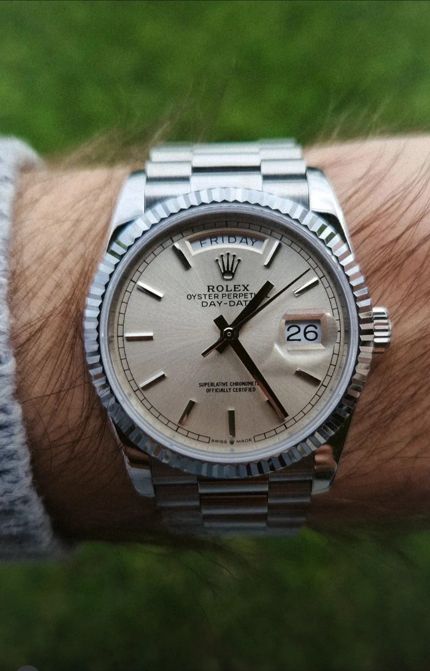 Rolex Day-Date 36 QF в белом металле с серебристым циферблатом