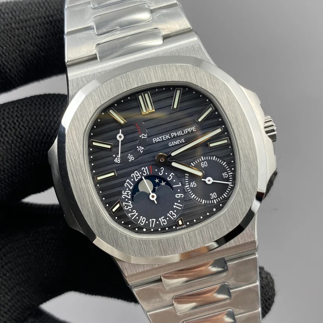 Синий рельефный циферблат Nautilus 5712 UMI под углом