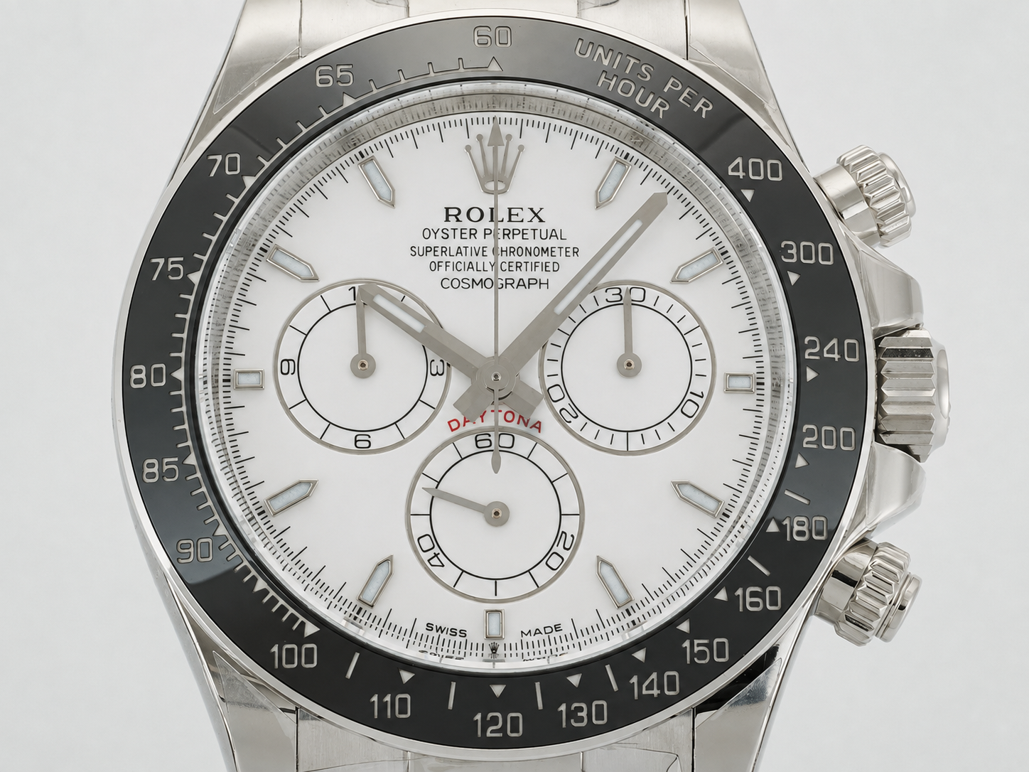 Крупный план белого циферблата Rolex Daytona 126502 Clean Plus