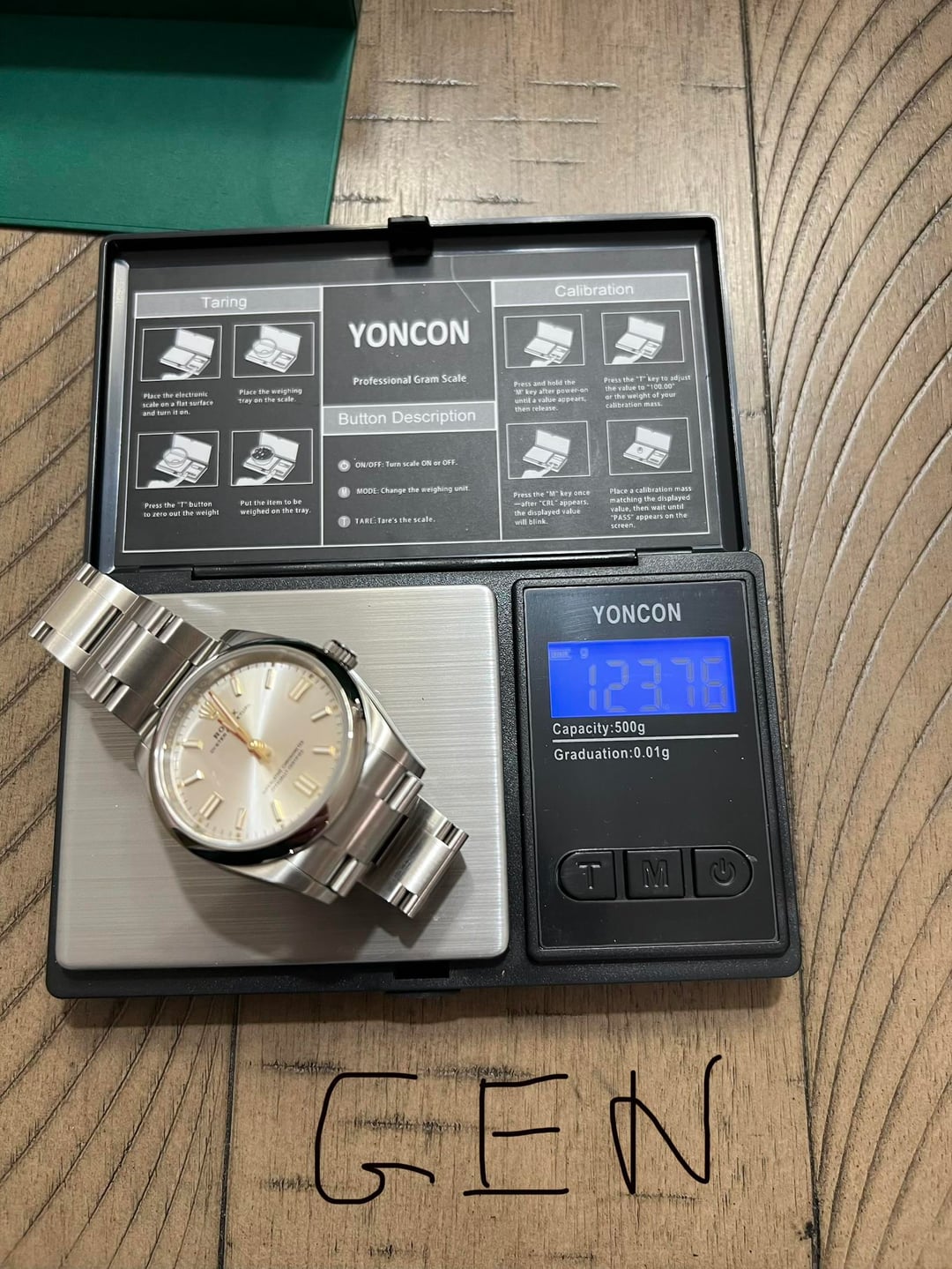 Вес оригинальных Rolex Oyster Perpetual 36 составляет 123,76 грамма