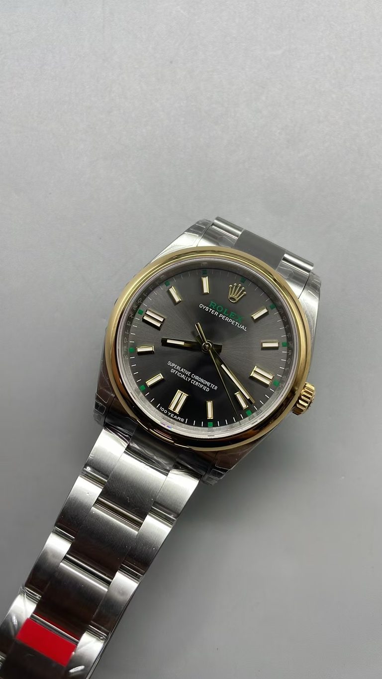 Rolex Oyster Perpetual 134303 VSF под углом
