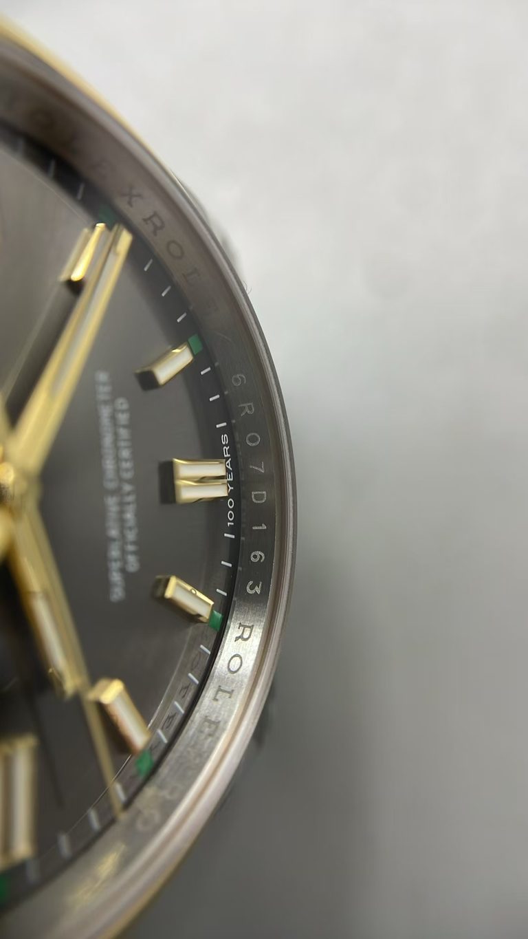 Гравировка внутреннего ранта Rolex Oyster Perpetual 134303 VSF