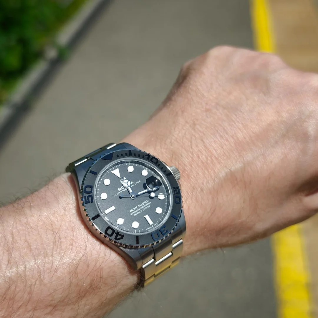 Посадка Rolex Yacht-Master 42 Titanium 226627 VSF на запястье