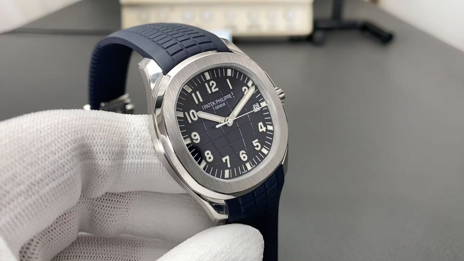 Корпус и циферблат Patek Philippe Aquanaut 5167A под углом