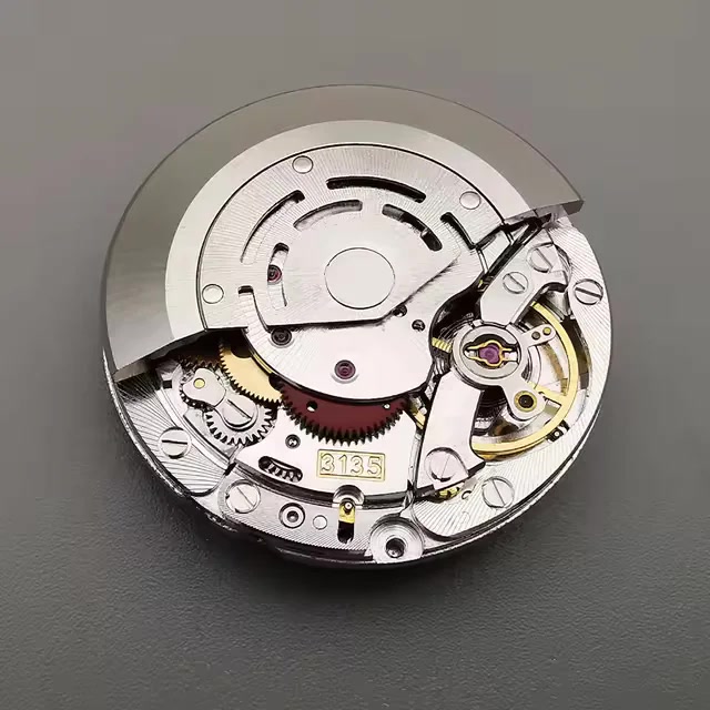Клон механизма Rolex 3135 со стороны ротора и баланса