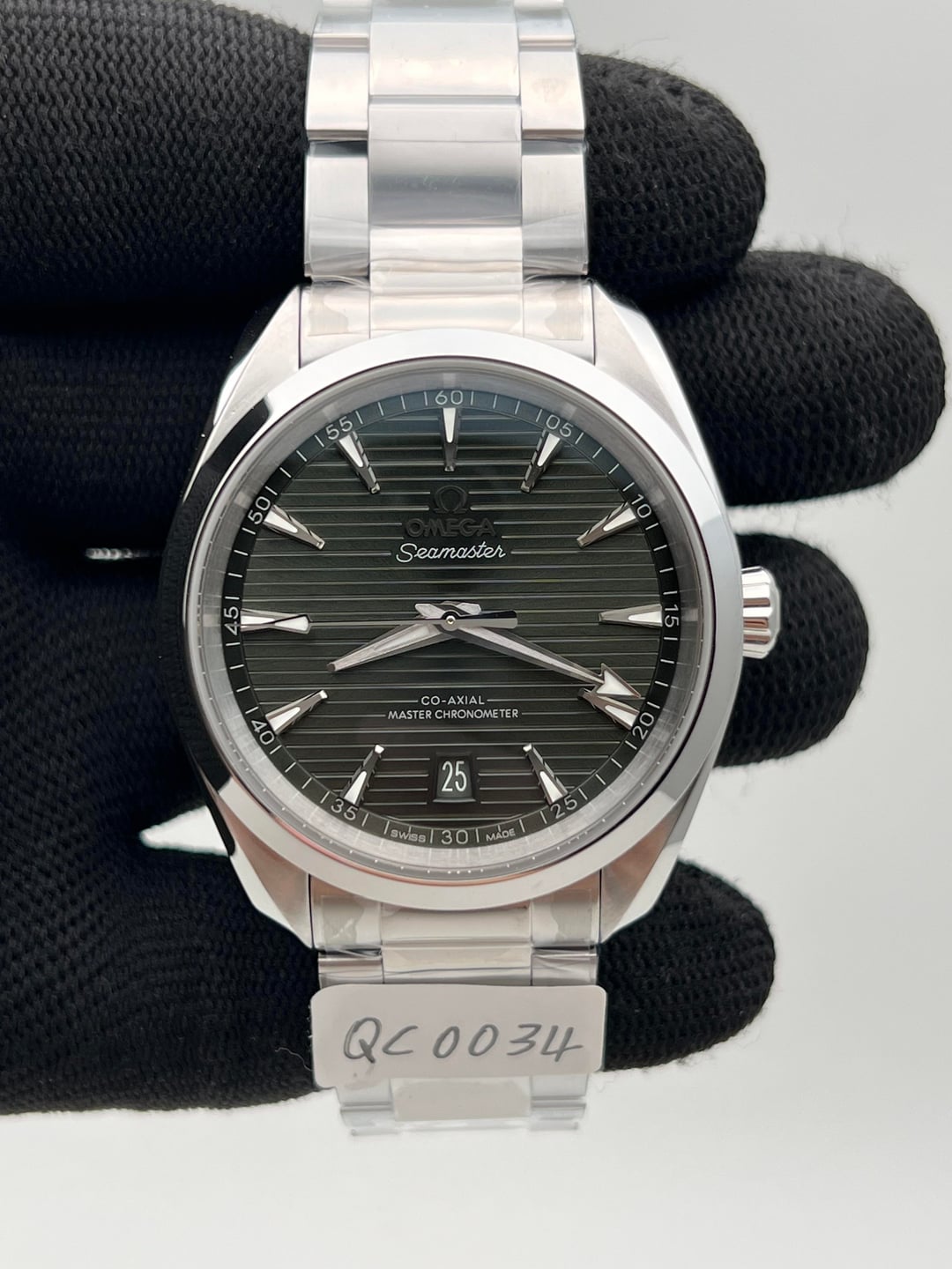 Omega Aqua Terra 38 мм VSF с чёрным циферблатом и датой на шести часах