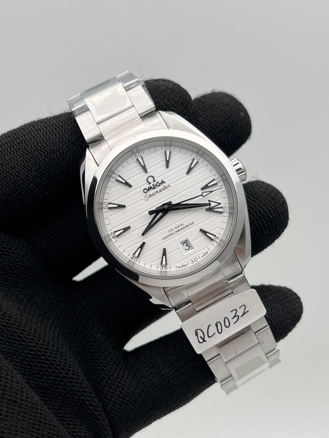Omega Aqua Terra 38 мм VSF с белым рельефным циферблатом